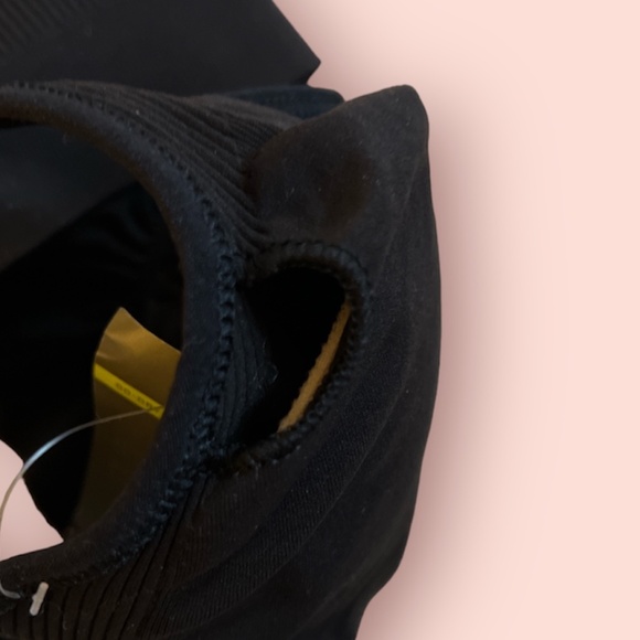 NWT Old Navy Active Light Support Sport Bras (L), Black - Picture 7 of 8